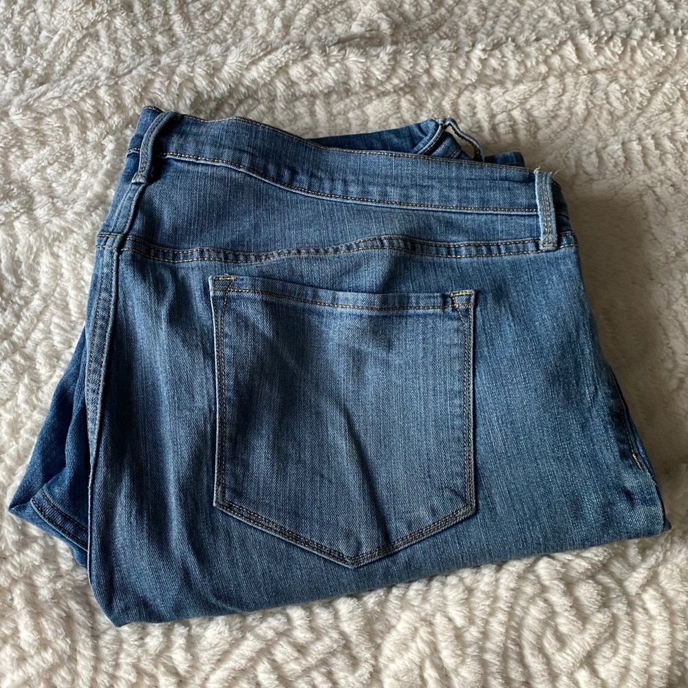 GUC Women’s Straight Leg Jeans / Size: 18 Short